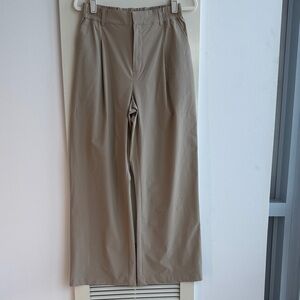 ALO Yoga Men's Khaki Chinos
